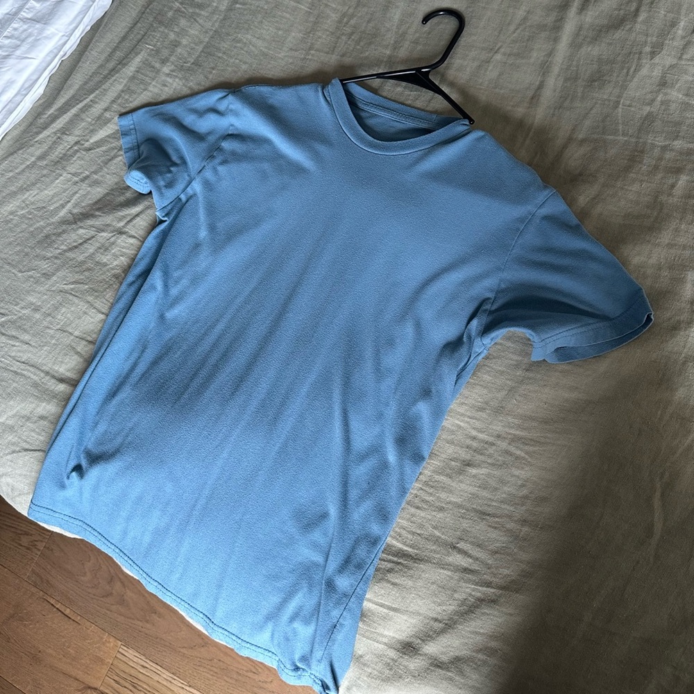 True Classic Crew Neck T-Shirt – Soft Blue – Men’s Size Medium